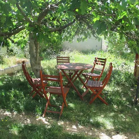 Oda ve Kahvaltı Les Pucines T2 Bas De 3*