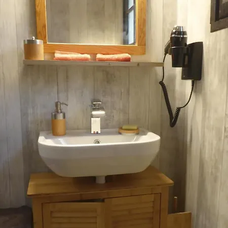 Oda ve Kahvaltı Les Pucines T2 Bas De 3*