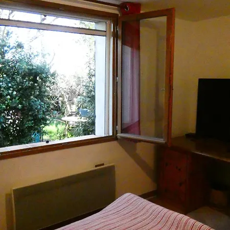 Les Pucines T2 Bas De Bed & Breakfast