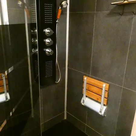 Oda ve Kahvaltı Les Pucines T2 Bas De 3*