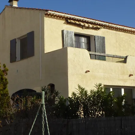 Les Pucines T2 Bas De Bed & Breakfast